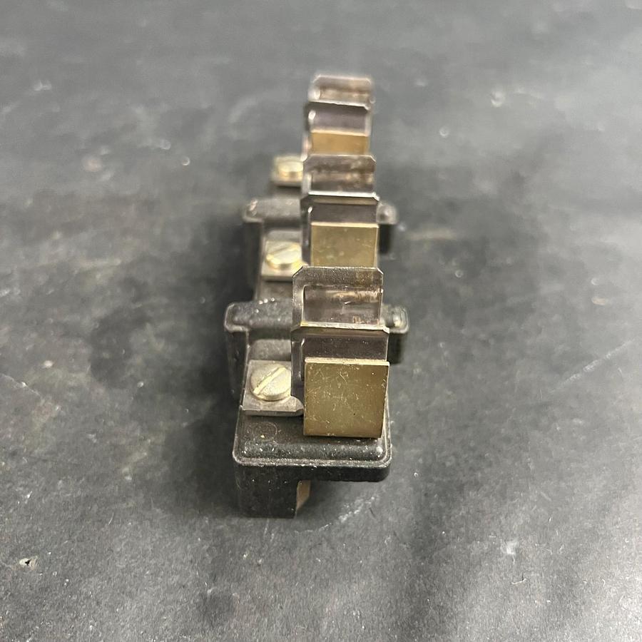 Used ALLEN BRADLEY 1491N223 FUSE HOLDER ($18 OBO)