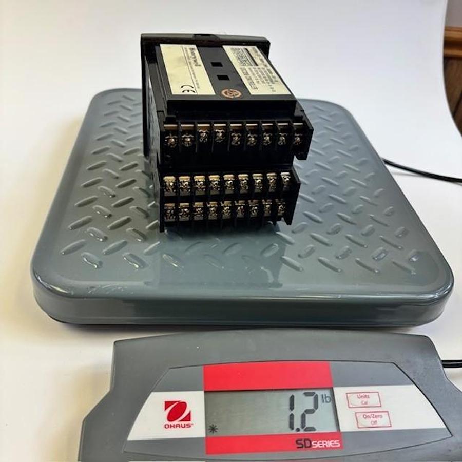 Used HONEYWELL DC3200-CE-000R-200-00000-E0-0 DIGITAL CONTROLLER