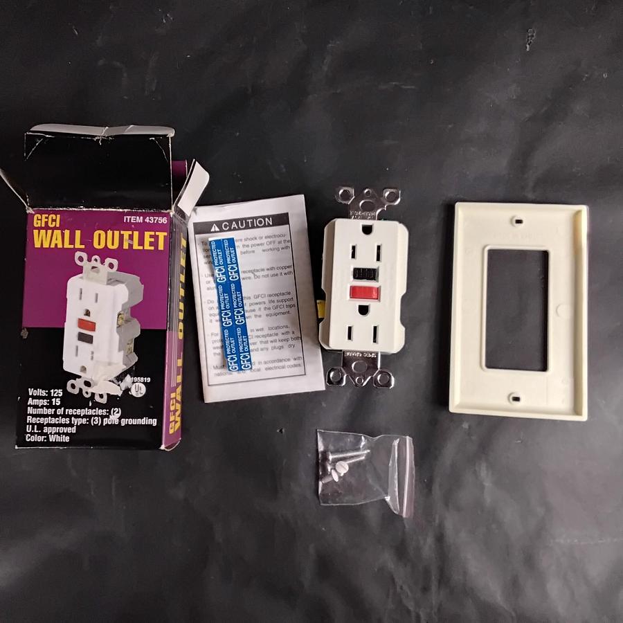 GFCI 43756 WHITE WALL OUTLET ($17 OBO)