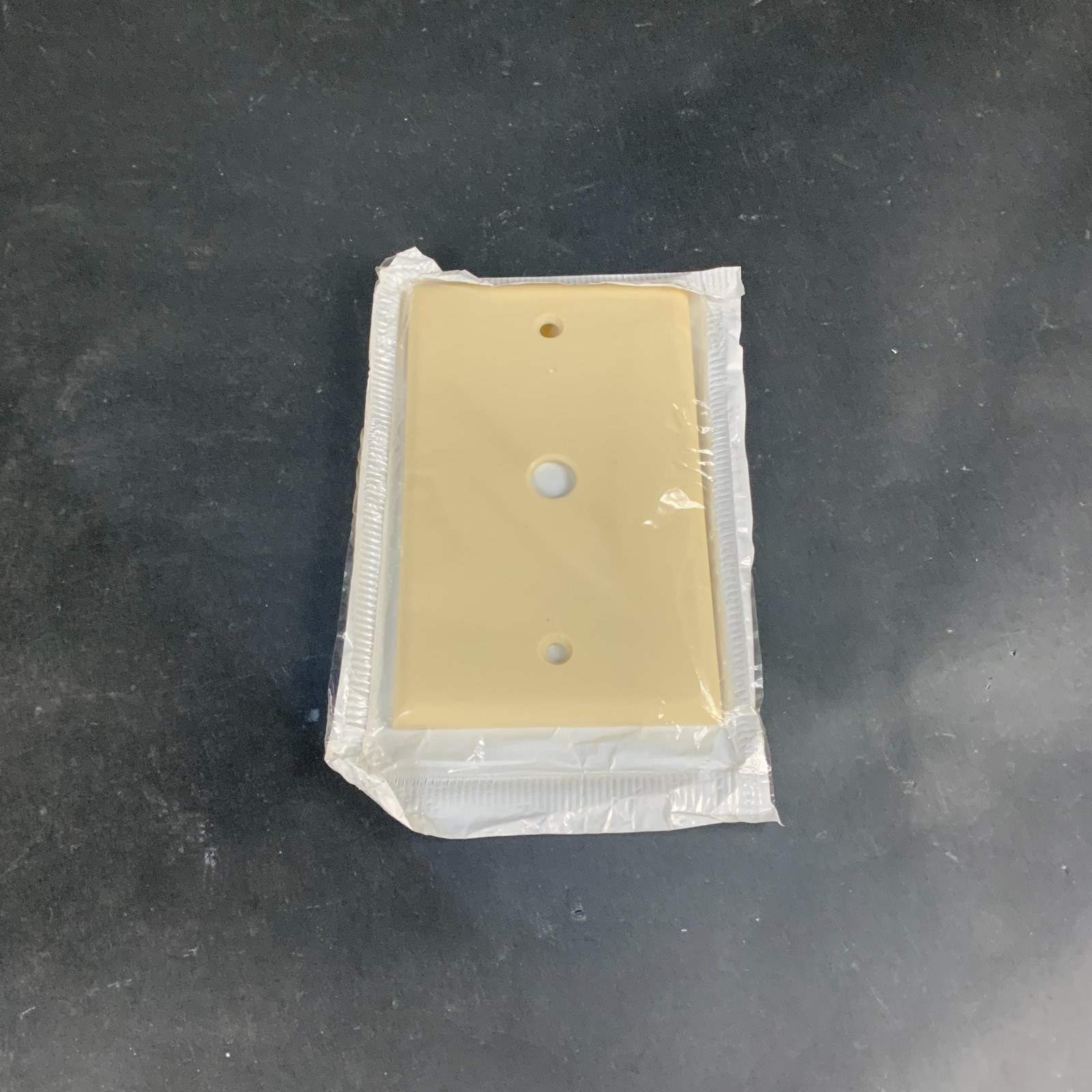 LEVITON 001-86013 WALL PLATE ($1 OBO)
