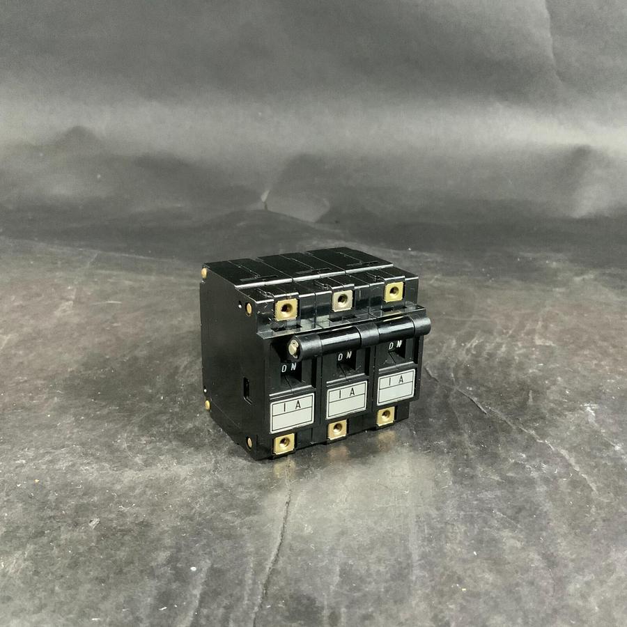 Used IZUMI DENKI NRAN 3111Y CIRCUIT BREAKER (25$ OBO)