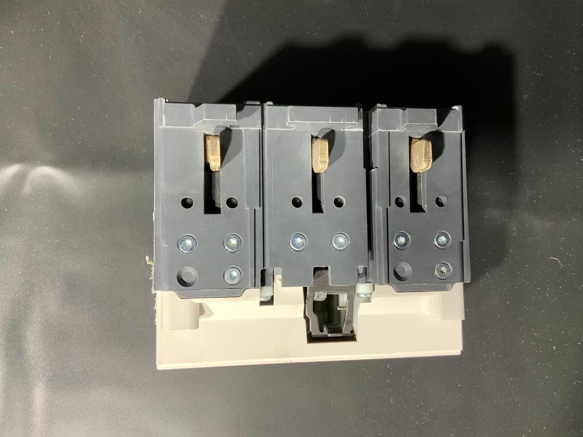 Used SIEMENS 3VL9205-7DC30 ($149.99 OBO)