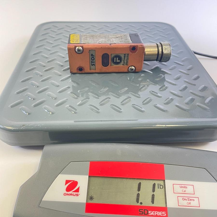 Used FORTRESS INTERLOCKS 0542 0847 STOP SWITCH SAFETY INTERLOCK INDUSTRIAL CONTROL