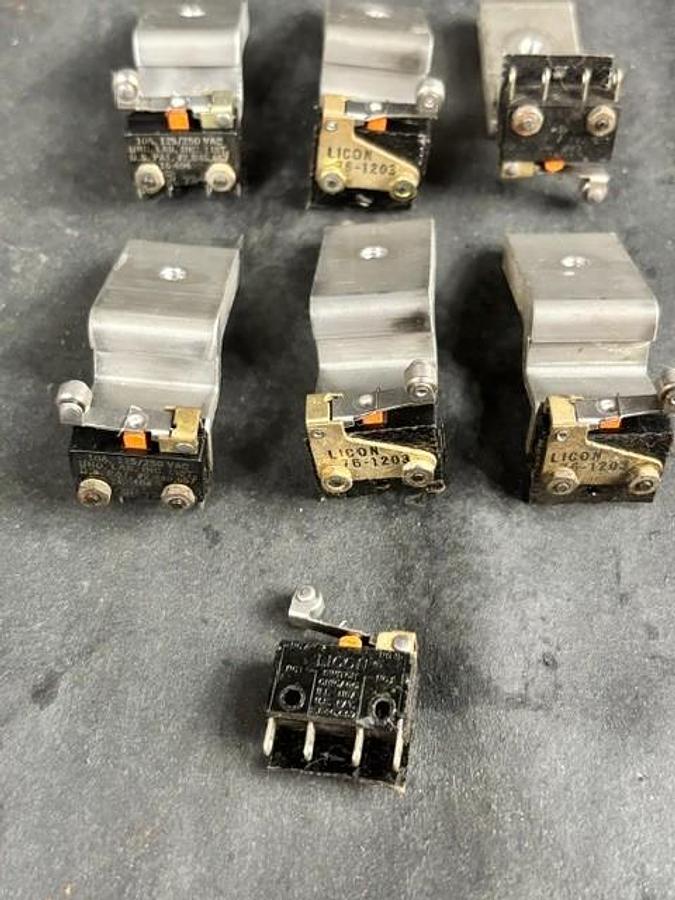 Used LICON 16-404 SNAP ACTION LIMIT SWITCHES - LOT OF 7