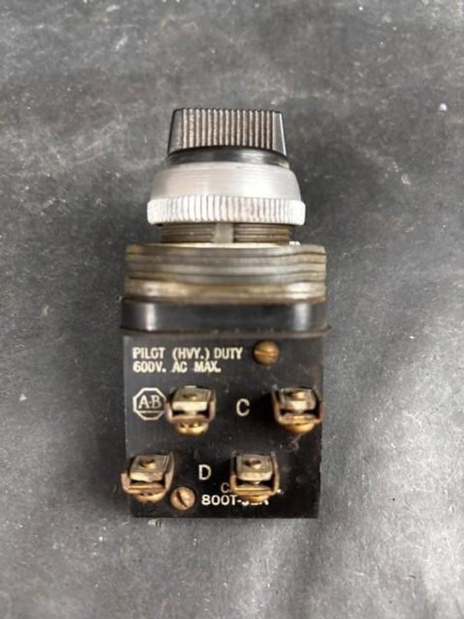 Used ALLEN BRADLEY 800T-J2A SELECTOR SWITCH ($15 OBO)