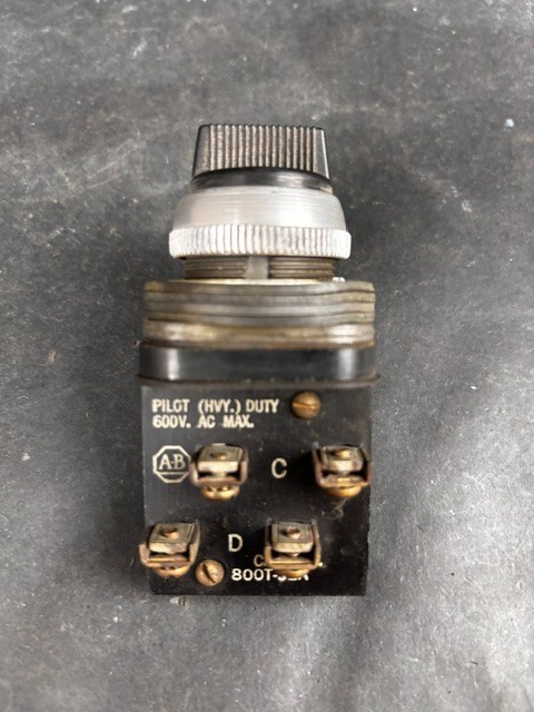 Used ALLEN BRADLEY 800T-J2A SELECTOR SWITCH ($15 OBO)