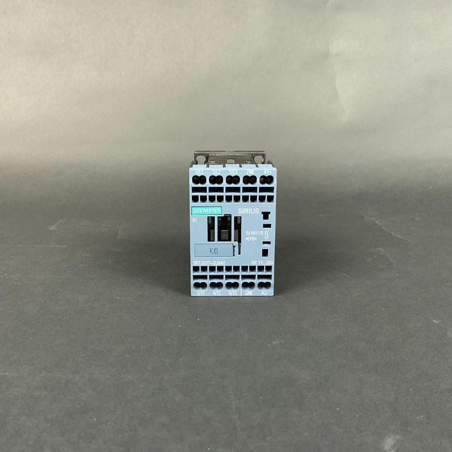 Used SIEMENS 3RT2017-2LB42 CONTACTOR ($70 OBO)