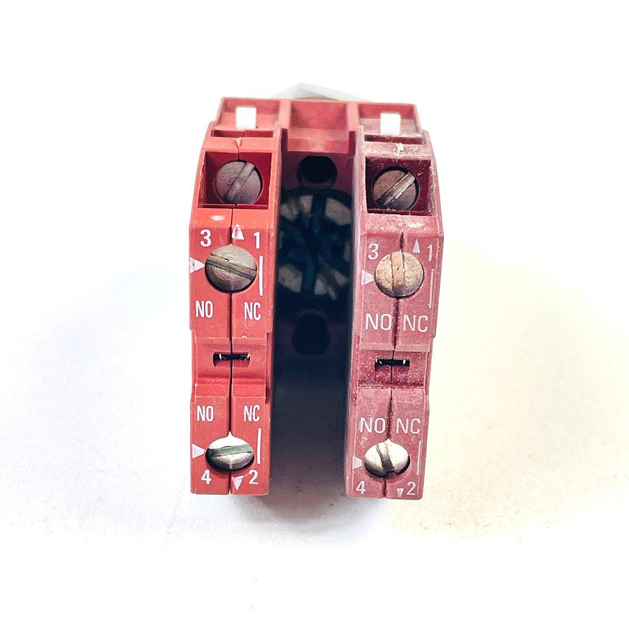 Used SIEMENS P30S3RKB 3-POS SELECTOR SWITCH 22MM 3SB1400-0A 2NC 2NO 10A 660V