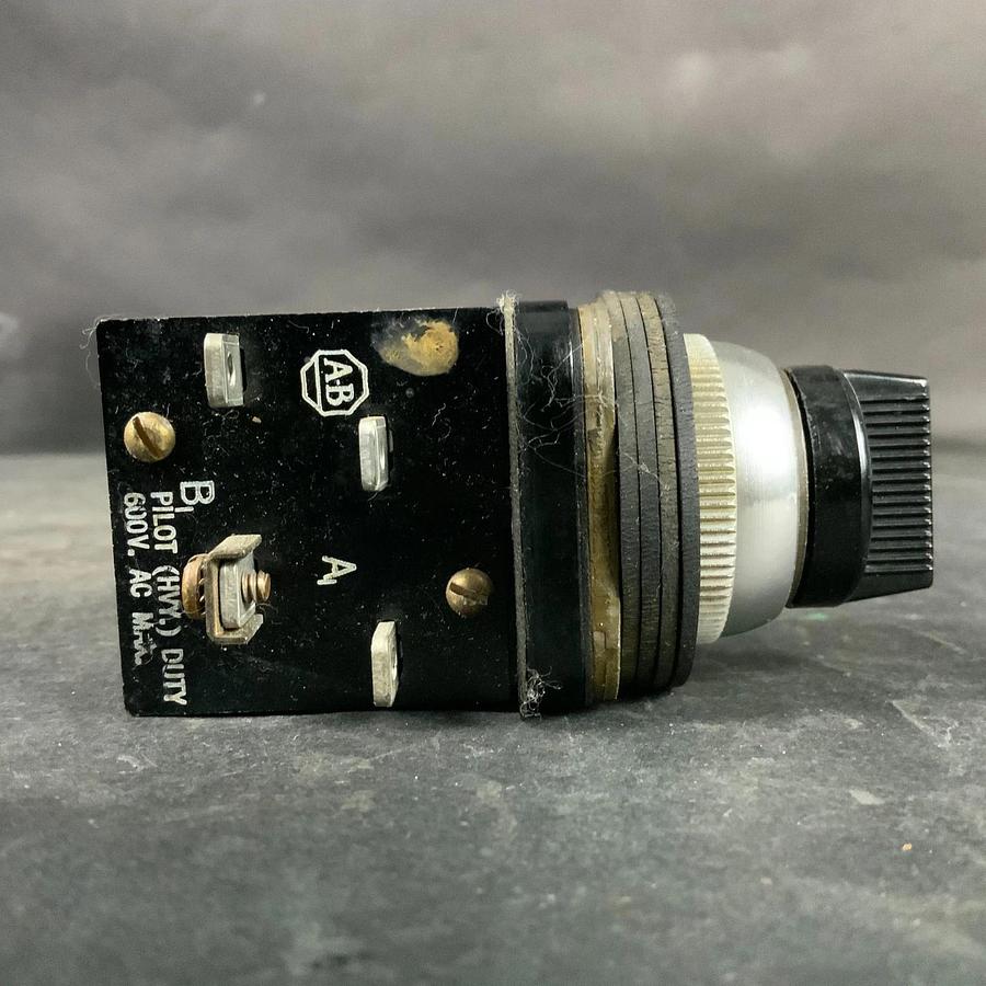 Used ALLEN BRADLEY BLACK SELECTOR SWITCH ($12 OBO)
