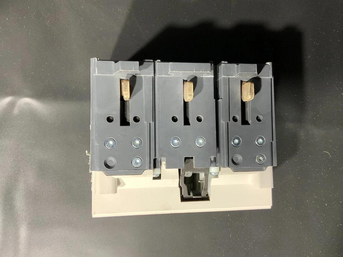 Used SIEMENS 3VL9205-7DC30 ($149.99 OBO)