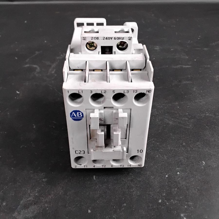 Used ALLEN-BRADLEY 100-C2310 SER B CONTACTOR ($28 OBO)
