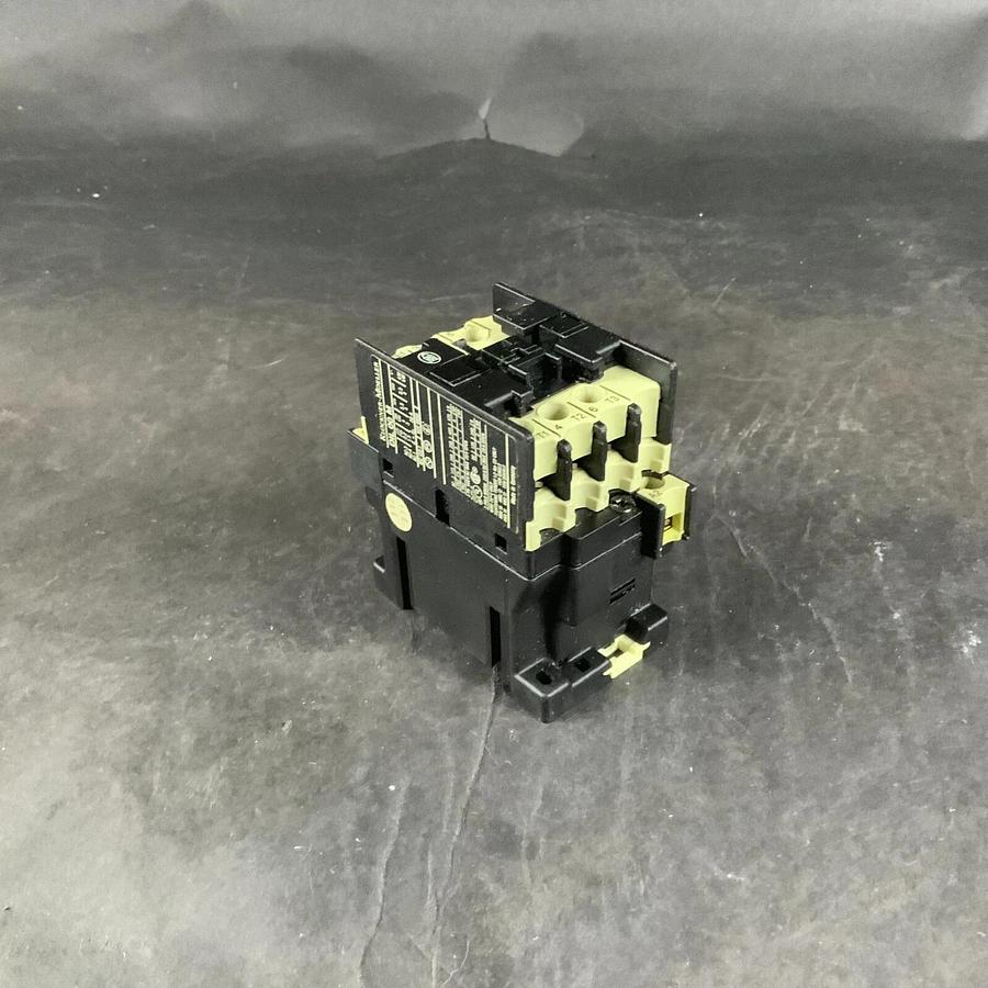 Used MOELLER DIL 00M 115V 60HZ CONTACTOR ($13 OBO)