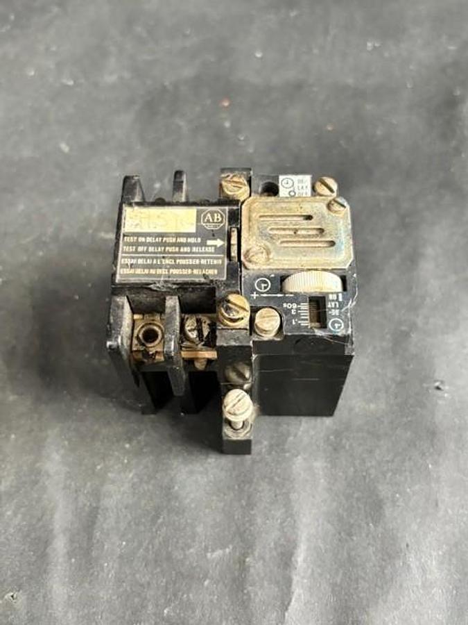Used ALLEN BRADLEY 700-NT SERIES C PNEUMATIC TIME DELAY UNIT
