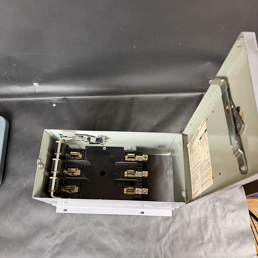 Used ITE BOS14353 BD SWITCH PLUG