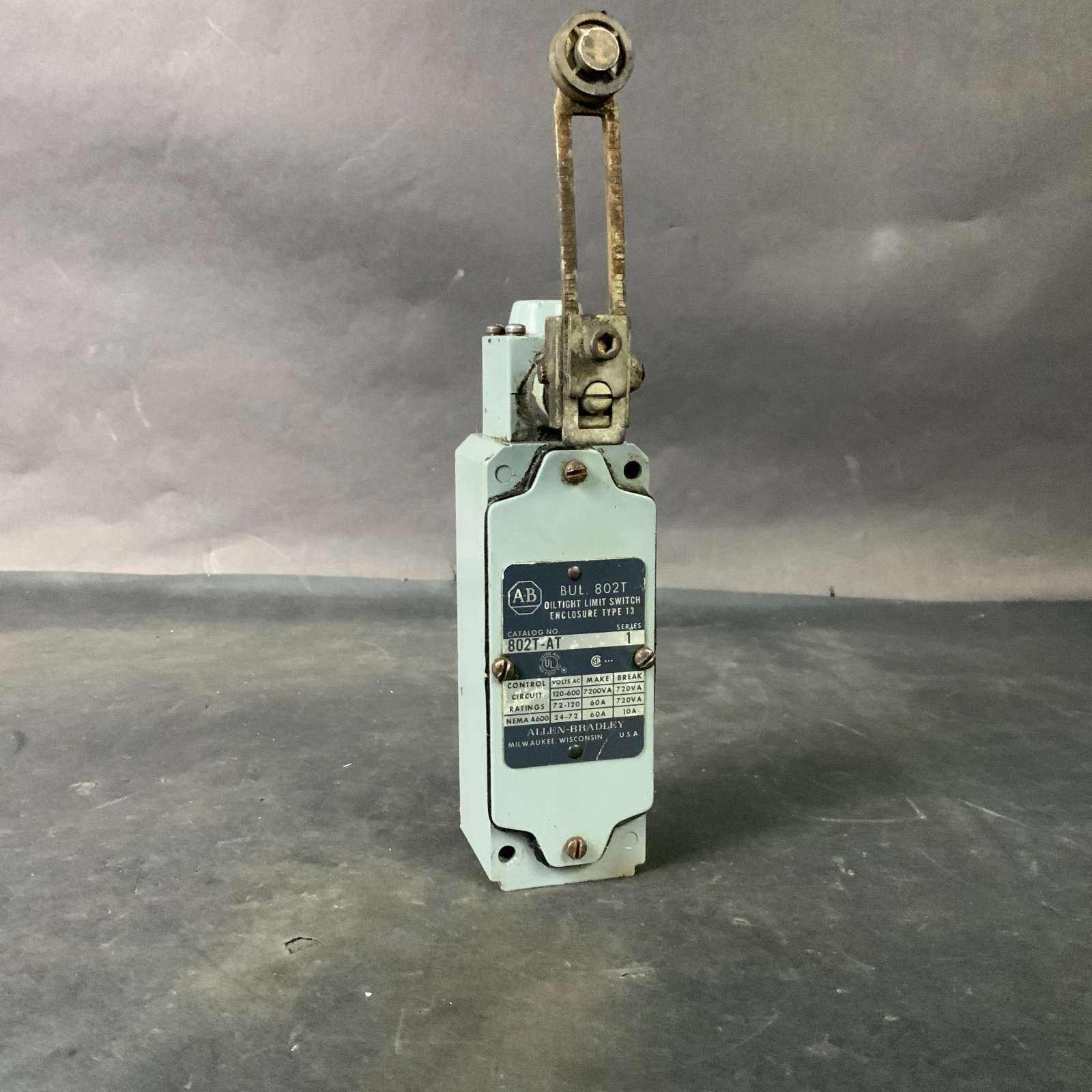 Used ALLEN BRADLEY 802T-AT LIMIT SWITCH ($60 OBO)