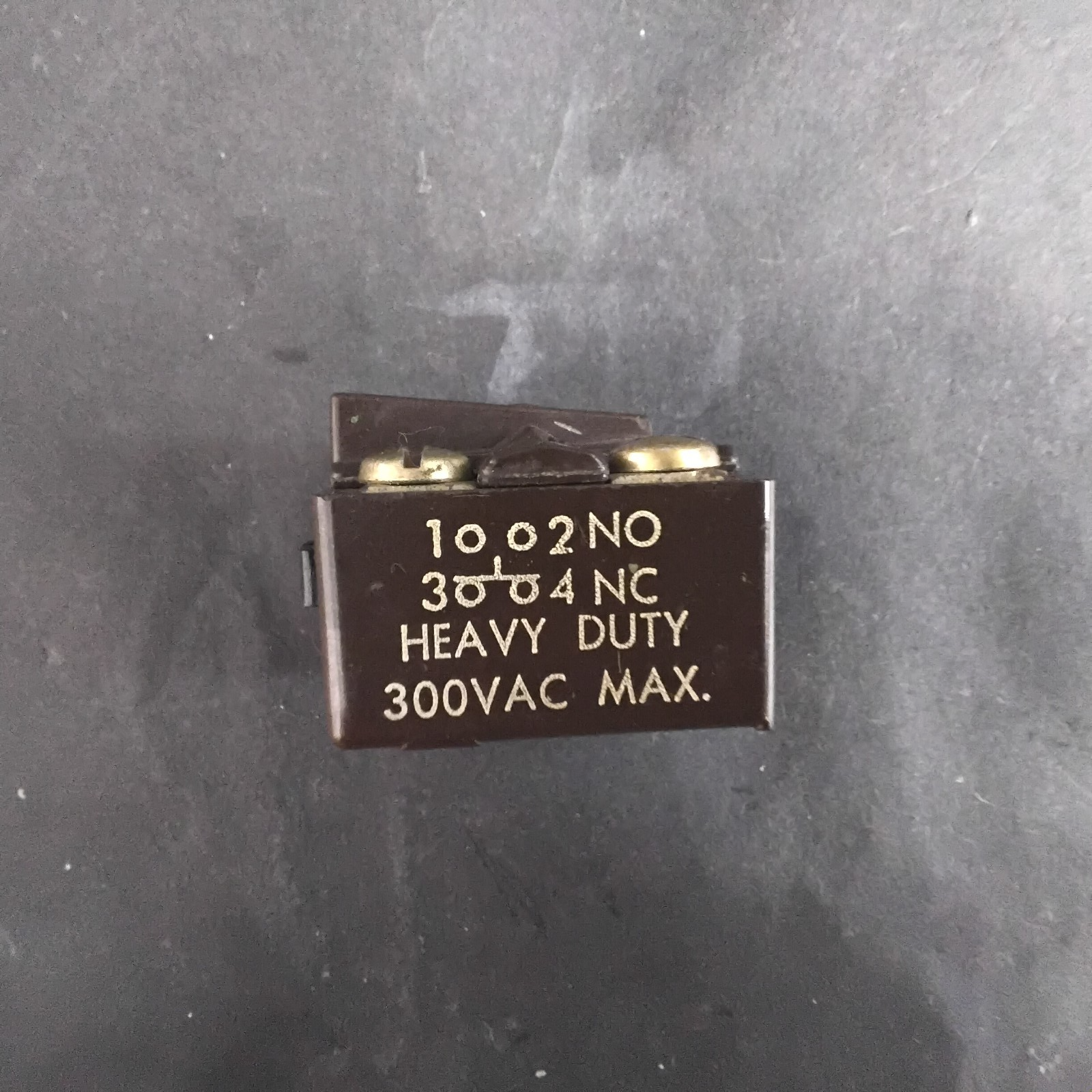 Used ALLEN-BRADLEY 800TXM CONTACT BLOCK ($8 OBO)