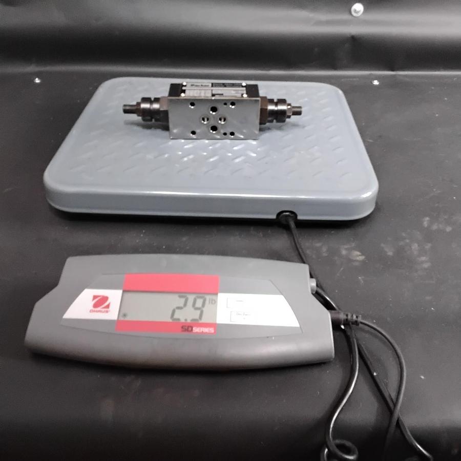 Used PARKER FM2DDDSV55 HYDRAULIC VALVE ($60 OBO)