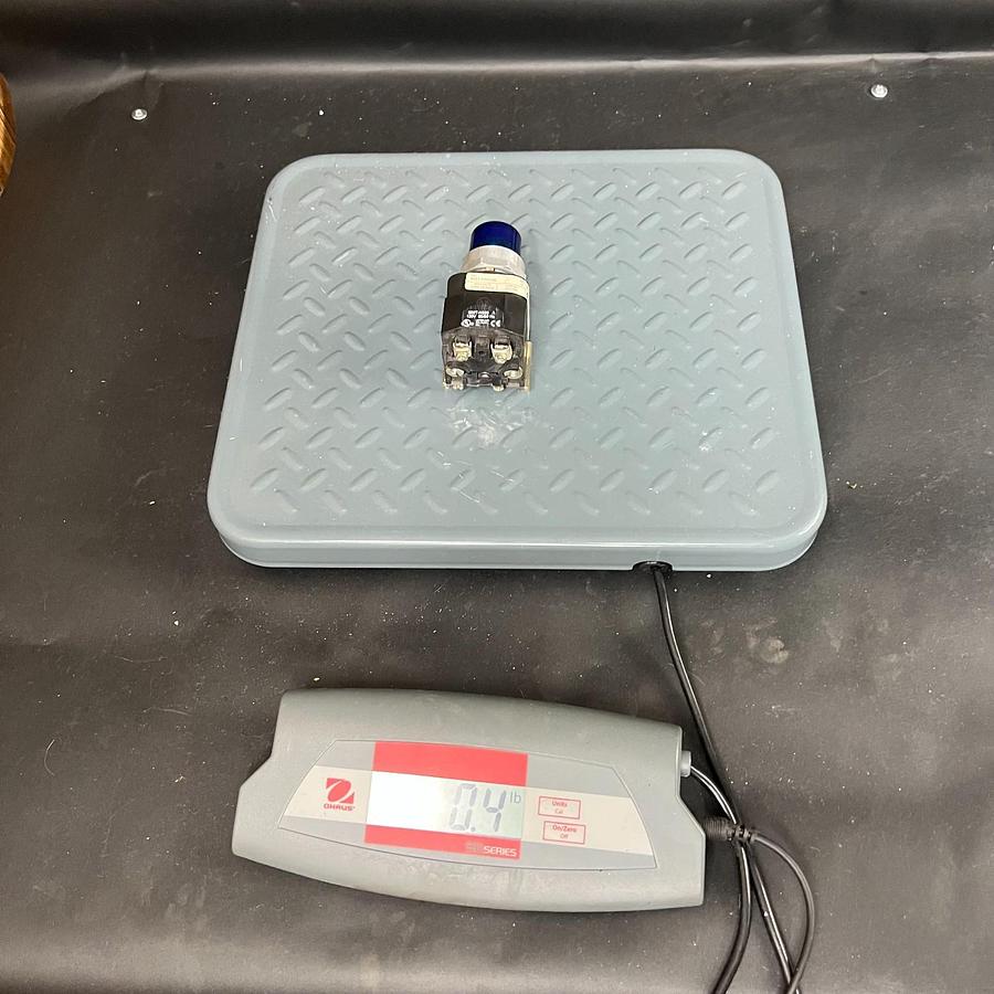 Used ALLEN BRADLEY 800T-PTH16B BLUE PUSHBUTTON ($45 OBO)