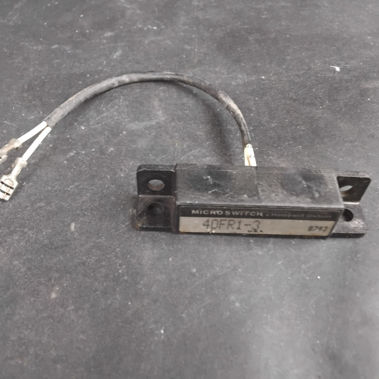 Used HONEYWELL 40FR1-3 PROXIMITY REED SENSOR ($30 OBO)