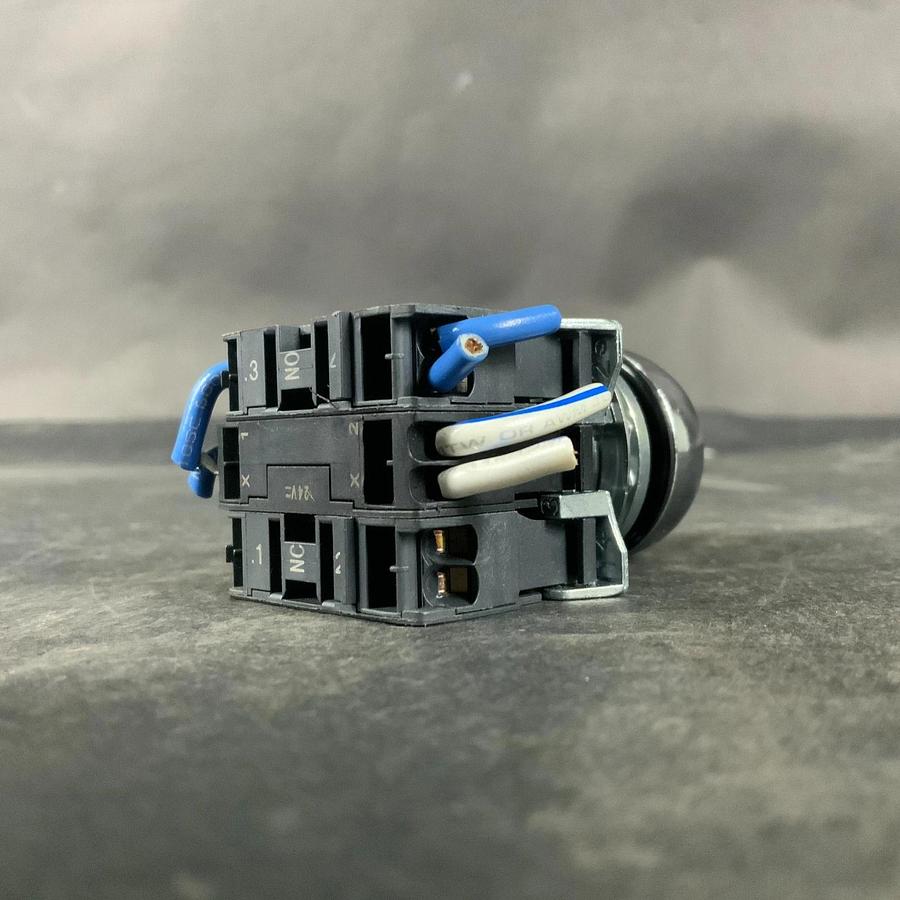 Used ALLEN BRADLEY 800F-Q10 SERIES A ORANGE PUSH BUTTON ($25 OBO)