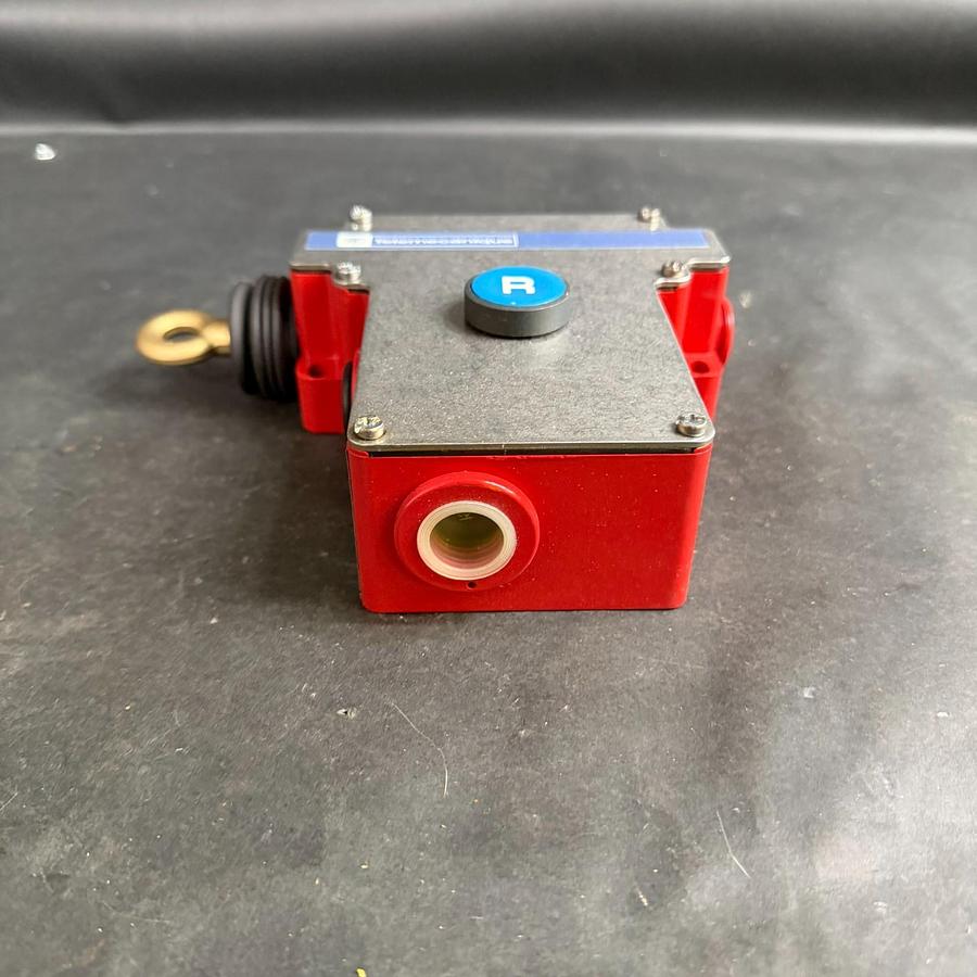 Used TELEMECANIQUE XY2-CE2A150H7 CABLE PULL SWITCH ($225 OBO)
