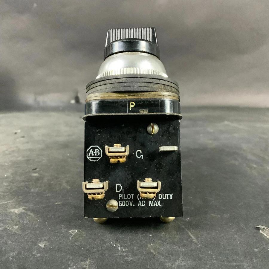 Used ALLEN BRADLEY BLACK SELECTOR SWITCH ($12 OBO)
