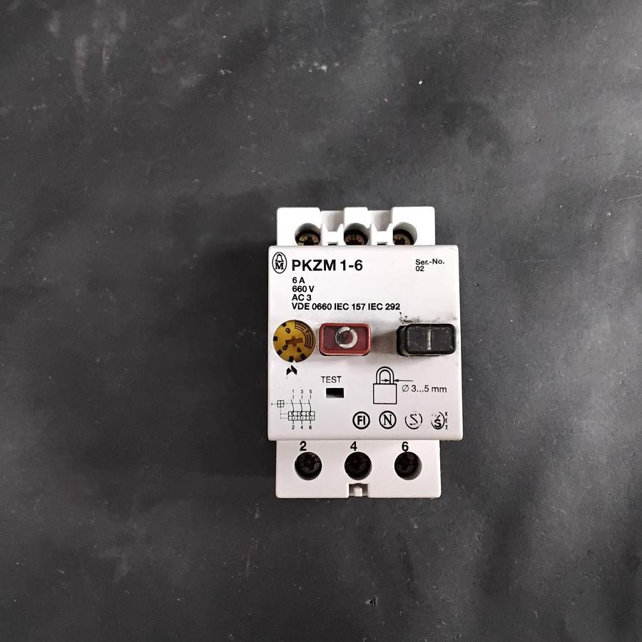 Used MOELLER PKZM 1-6 CIRCUIT BREAKER ($16 OBO)