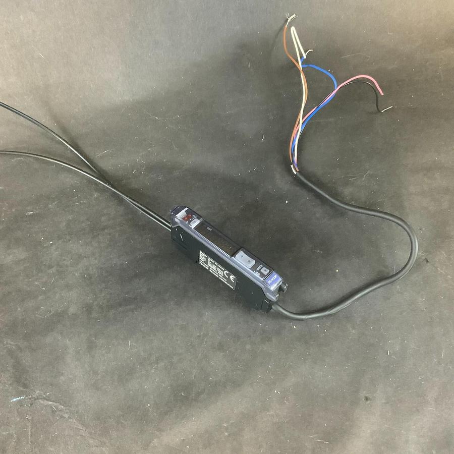 Used KEYENCE FS-V33P FIBER AMPLIFIER ($15 OBO)