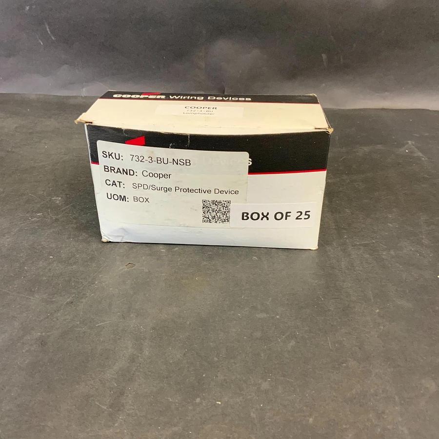 COOPER 732-3-BU LAMPHOLDER - BOX OF 25 ($50 OBO)