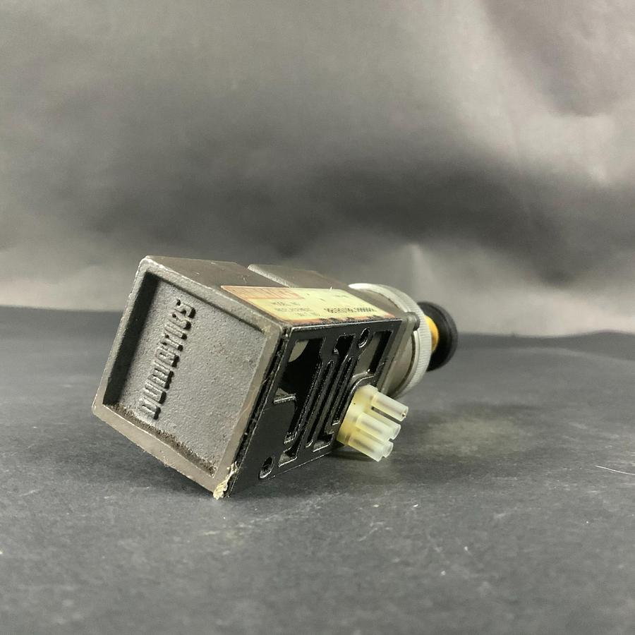 Used NUMATICS 081RS100J000000 PNEUMATIC REGULATOR ($10 OBO)