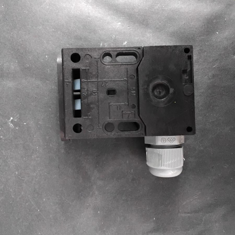 Used SCHMERSAL AZ 15 ZVRK SAFETY INTERLOCK SWITCH ($30 OBO)