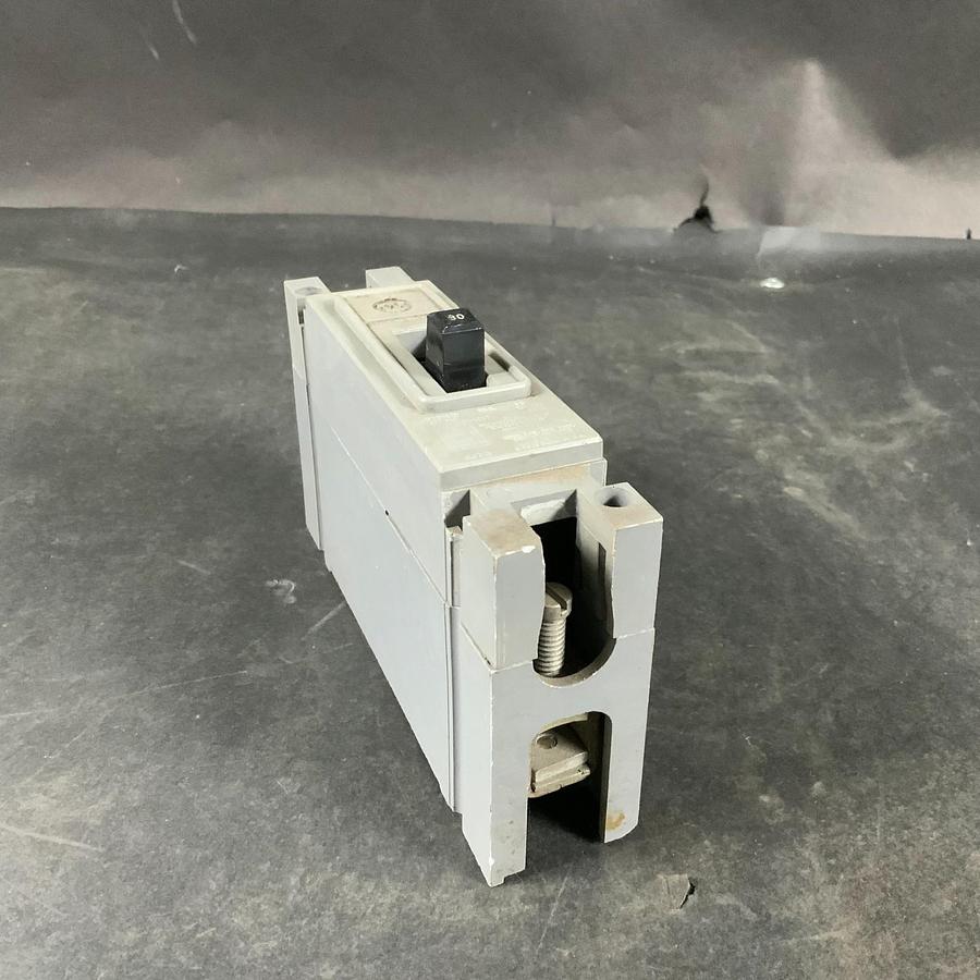 Used WESTINGHOUSE HFB1030 CIRCUIT BREAKER ($40 OBO)