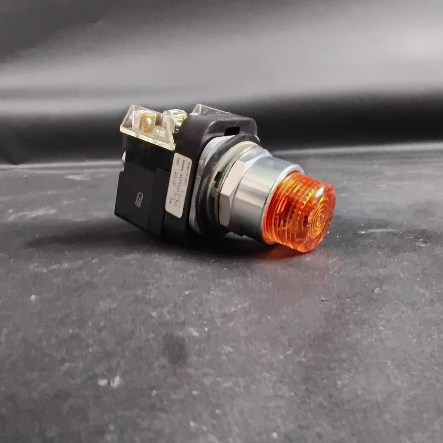 Used ALLEN BRADLEY 800T-QTH2A ORANGE PUSHBUTTON ($45 OBO)