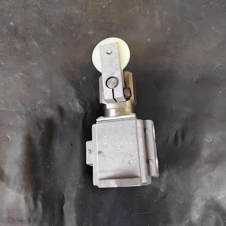 Used PARKER C9425 CONTROL VALVE ($102 OBO)