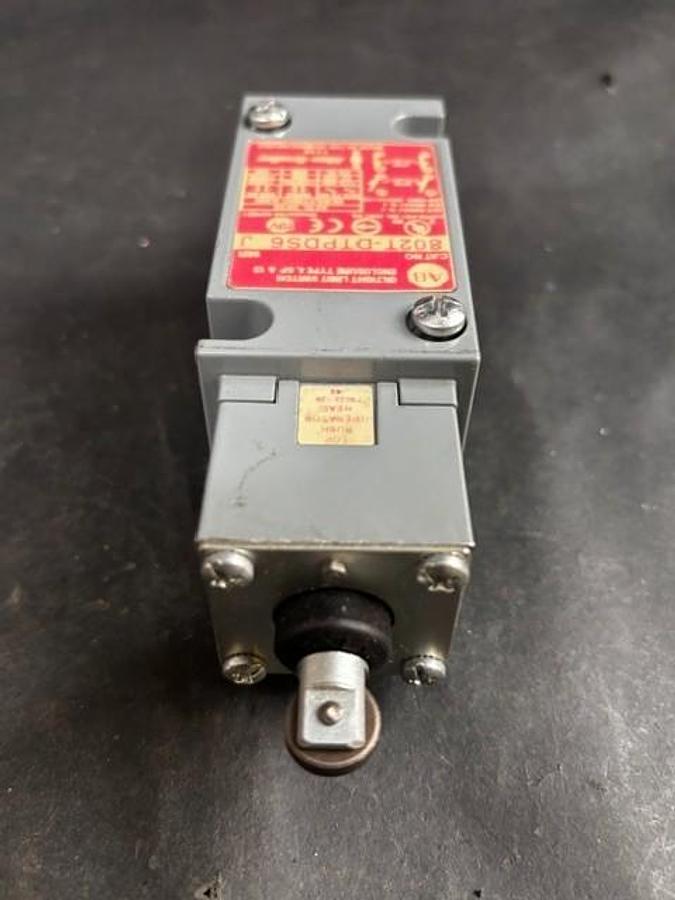 Used ALLEN BRADLEY 802T-DTPDS6 OILTIGHT LIMIT SWITCH
