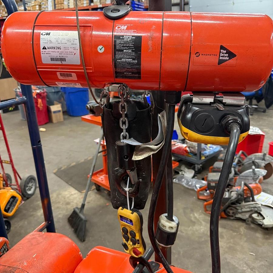 Used CM LODESTAR VS - MODEL F 1/2 TON CHAIN HOIST - REMOTE CONTROL - 230v3($3000 OBO)