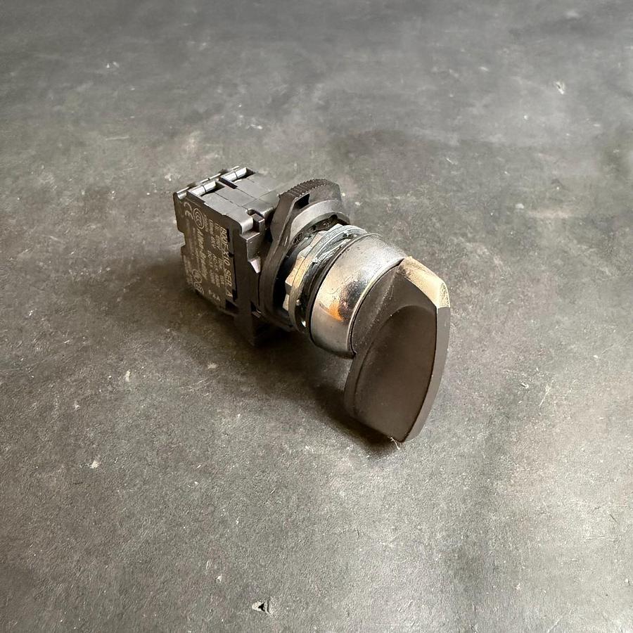 Used ALLEN BRADLEY 800F-X10 SELECTOR SWITCH ($20 OBO)