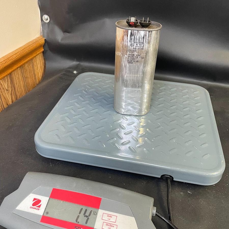 Used GENERAL ELECTRIC 21L3520 DIELEKTROL CAPACITOR 20uf, 440VAC, 60HZ