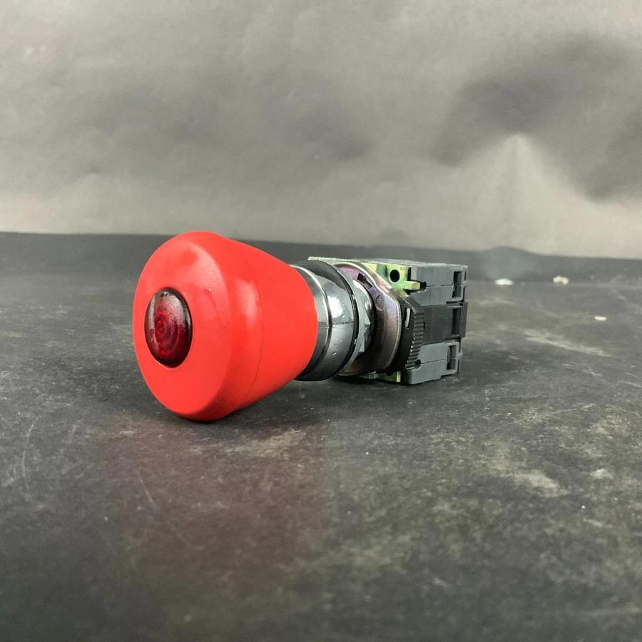 Used ALLEN BRADLEY 800F-X01L SERIES A RED PUSHBUTTON ($25 OBO)