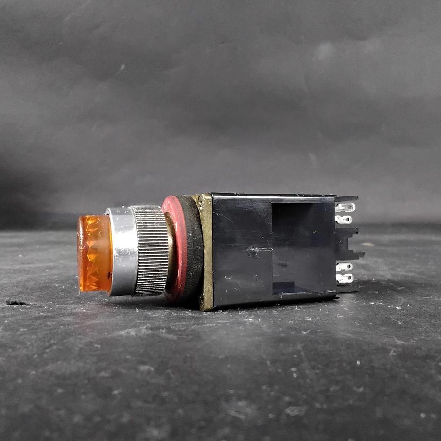 Used ALLEN BRADLEY 800MR-P16 ORANGE PILOT LIGHT ($15 OBO)