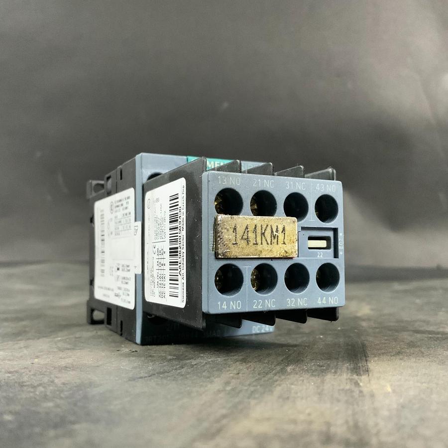 Used SIEMENS 3RT2017-1BB44-3MA0 POWER CONTACTOR W/ AUX ($40 OBO)