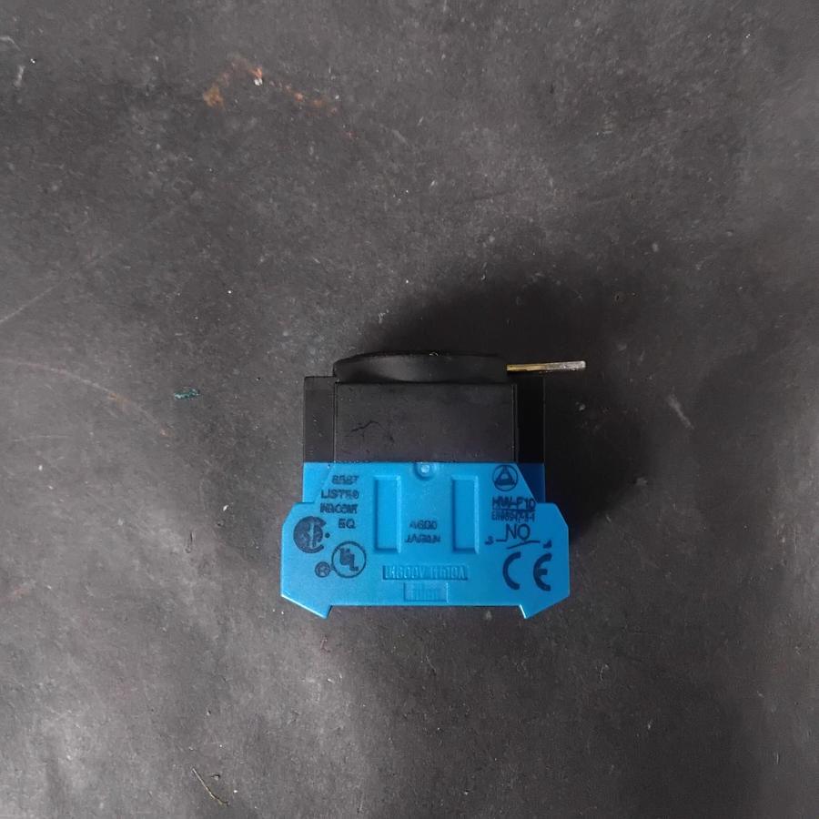 Used IDEC HW-F10 CONTACT BLOCK BASE ($12 OBO)