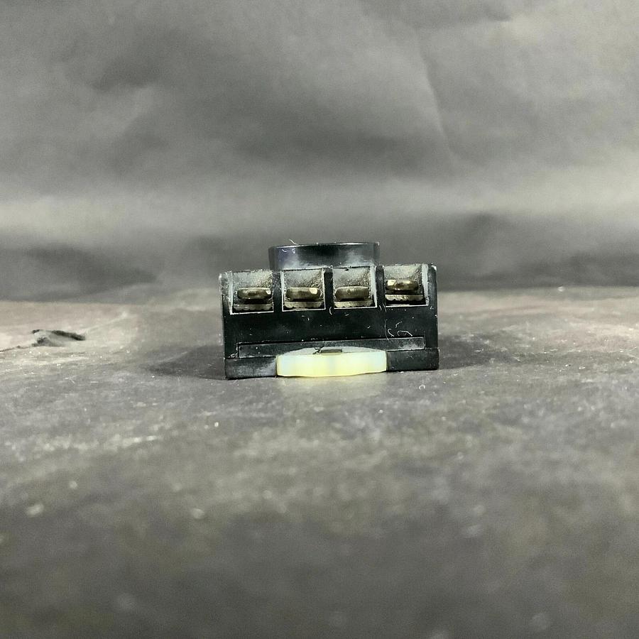 Used PHILIPS ECG RLY9113 RELAY SOCKET ($5 OBO)