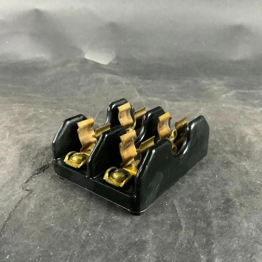 GECO DOUBLE FUSE HOLDER 30A 250V ($15 OBO)