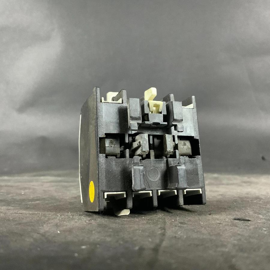 Used KLOCKNER MOELLER 04DIL AUXILIARY CONTACT ($15 OBO)