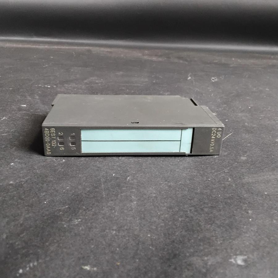 Used SIEMENS 6ES7 132-4BD00-0AA0 OUTPUT MODULE ($12 OBO)