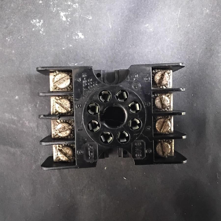 Used REED DEVICES RDI SM8 SERIES RELAY SOCKET ($6 OBO)