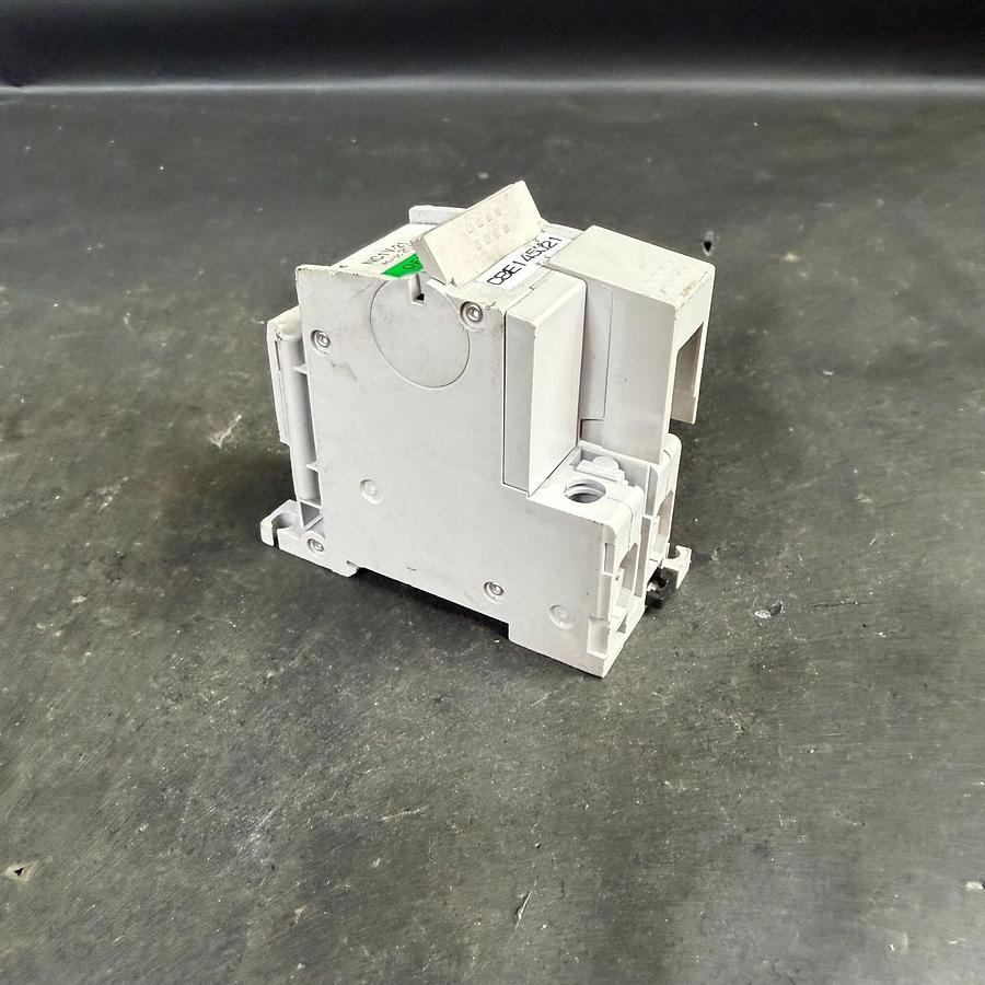 Used IDEC NC1V-21-20A CIRCUIT PROTECTOR