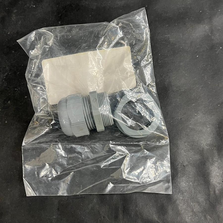 SKINTOP 61KIT0104 CONNECTOR ($13 OBO)