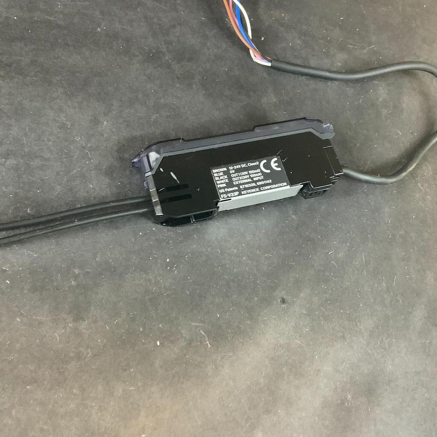 Used KEYENCE FS-V33P FIBER AMPLIFIER ($15 OBO)